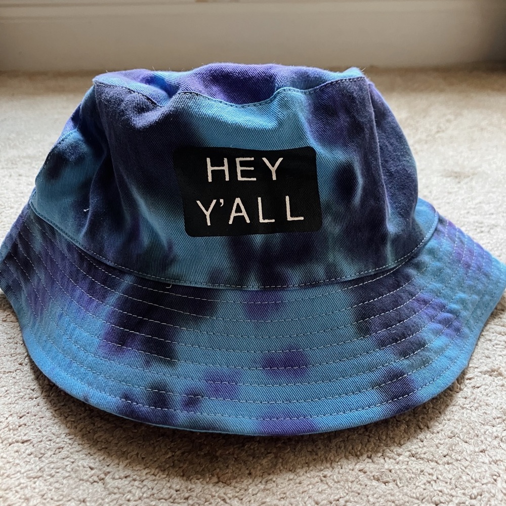 Limited addition Addison Rae bucket hat, “hey y’all!”